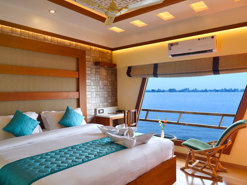 Premium Houseboats in Alleppey Kumarakom Kerala booking online
